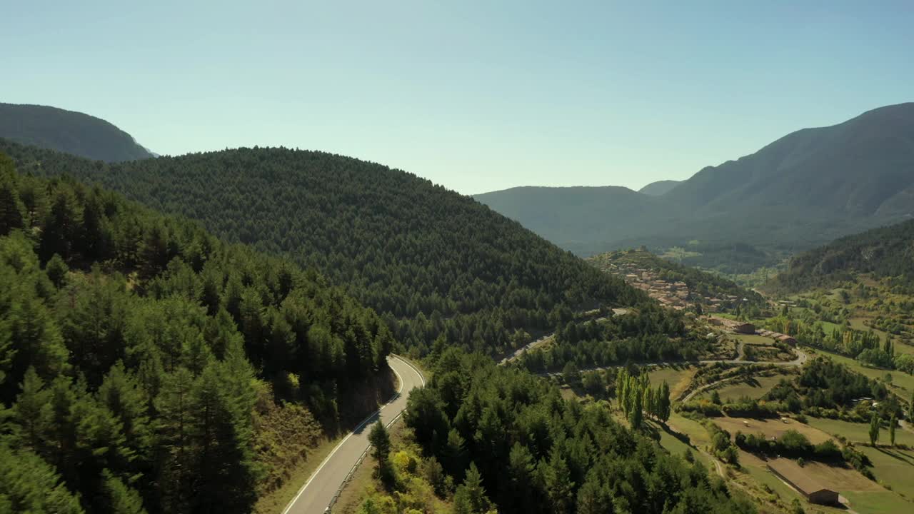 鸟瞰高山路地区与戈索尔村，西班牙视频下载