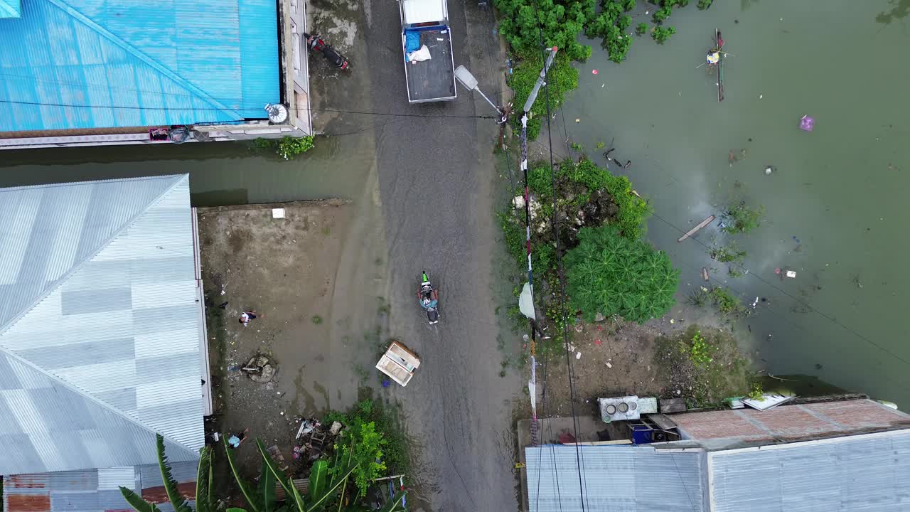 鸟瞰印尼戈龙塔洛的图阿兰戈村被淹地区视频下载