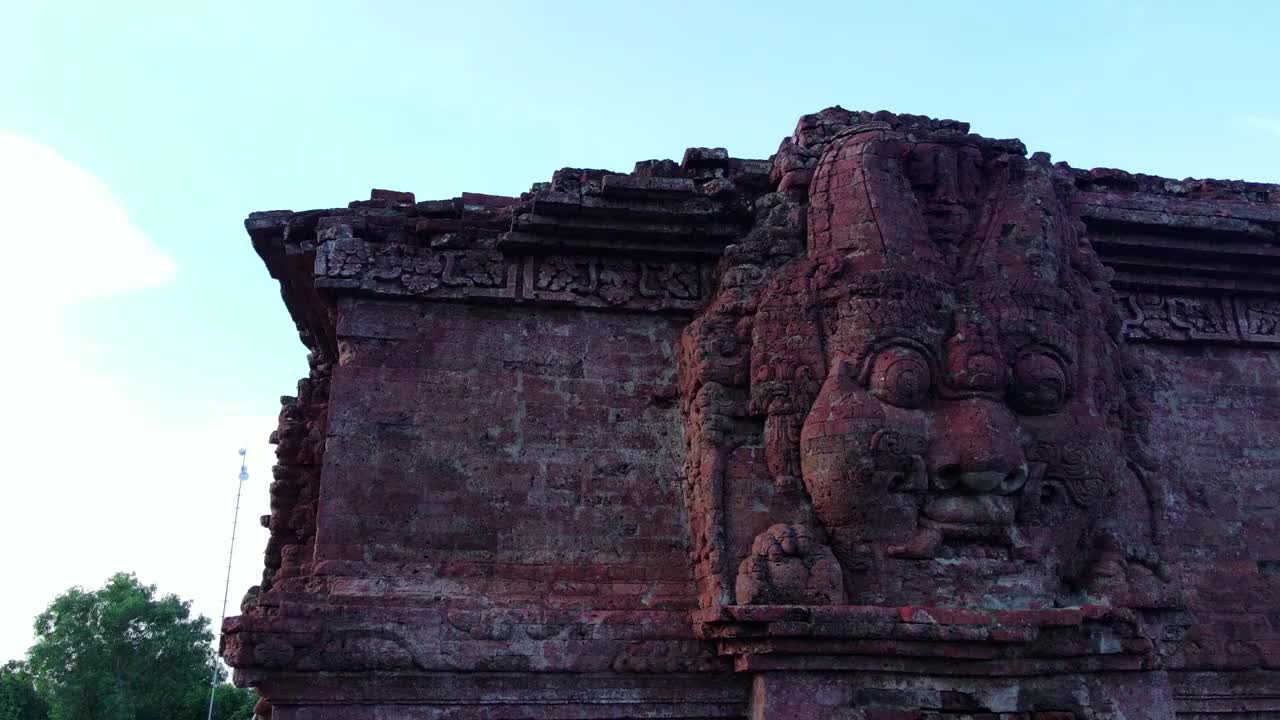 无人机拍摄的Ngetos寺，Nganjuk，东爪哇，印度尼西亚视频素材