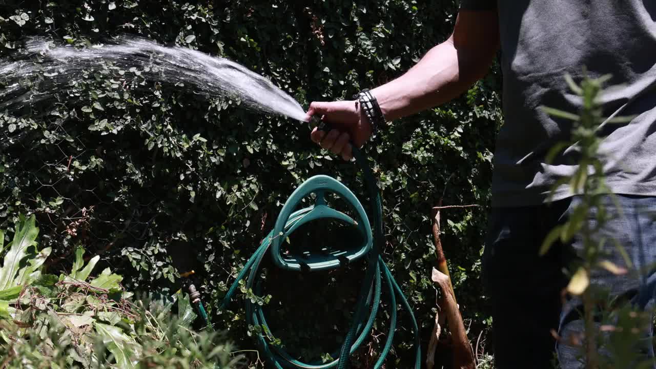 在花园里种植视频素材