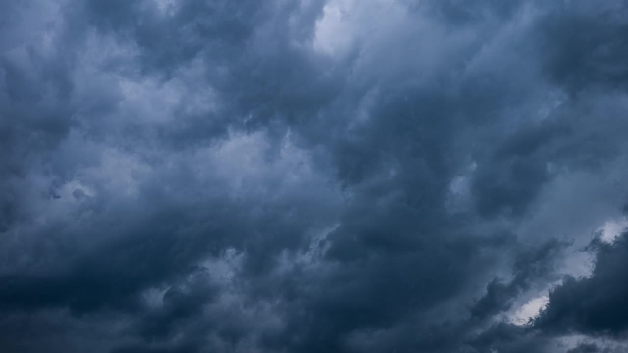 雨云延时4K。风暴天空快速运动。视频素材