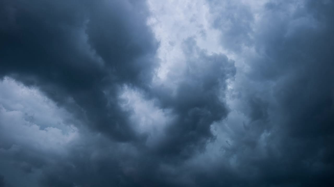 雨云延时4K。风暴天空快速运动。视频下载