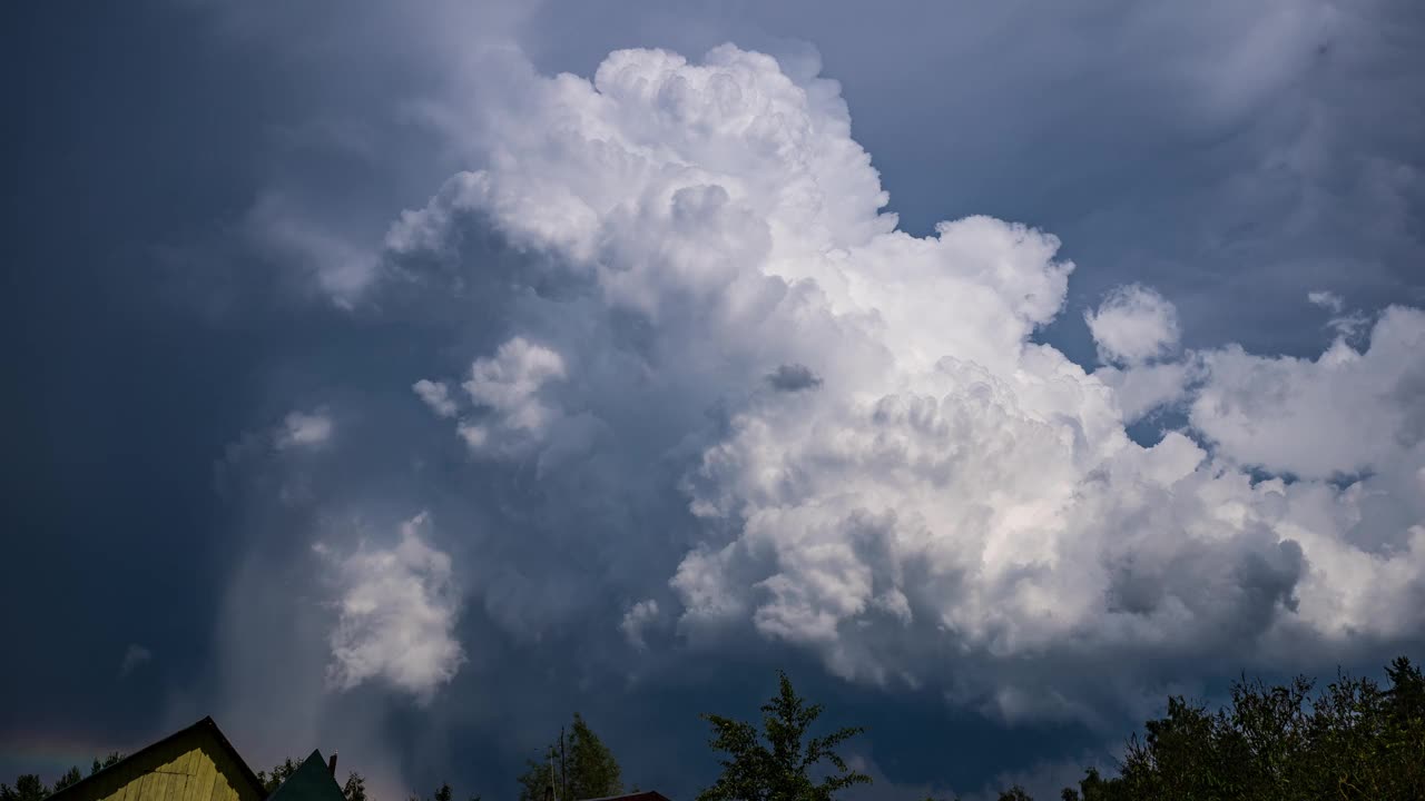 雨云延时4K。风暴天空快速运动。视频素材