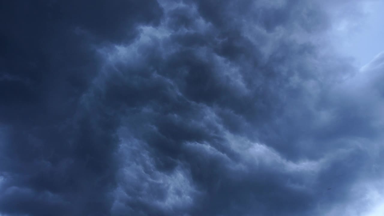 雨云延时4K。风暴天空快速运动。视频下载