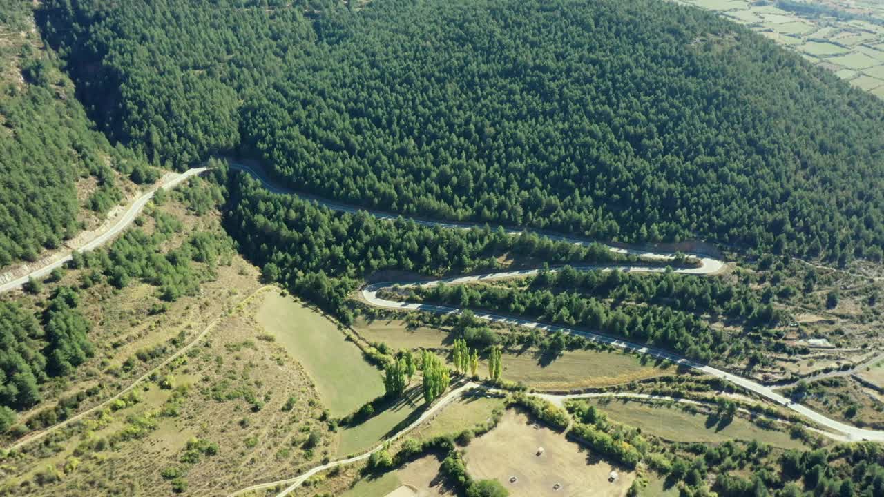 鸟瞰高山路地区与戈索尔村，西班牙视频下载