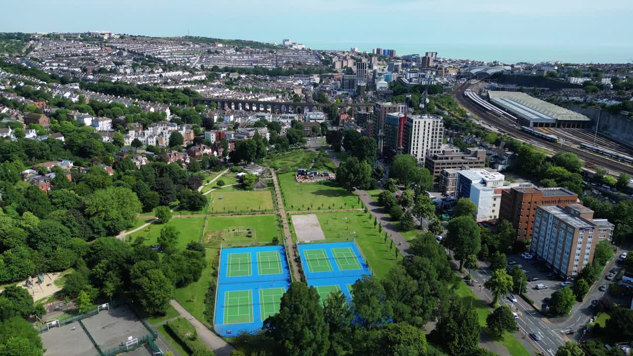 英国东萨塞克斯郡布莱顿市鸟瞰图视频素材