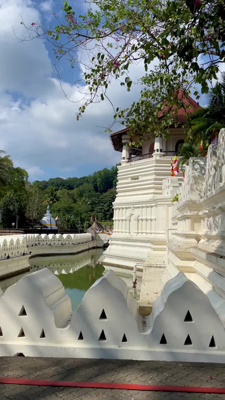 圣牙佛寺是斯里兰卡康提市的一座佛教寺庙。视频素材