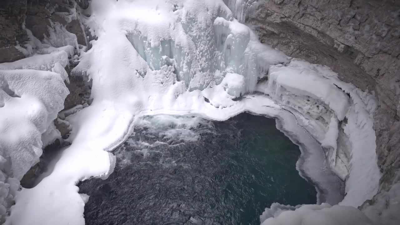 约翰逊峡谷视频下载