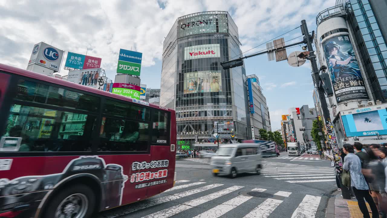 东京涩谷拥挤人行横道的延时拍摄视频素材