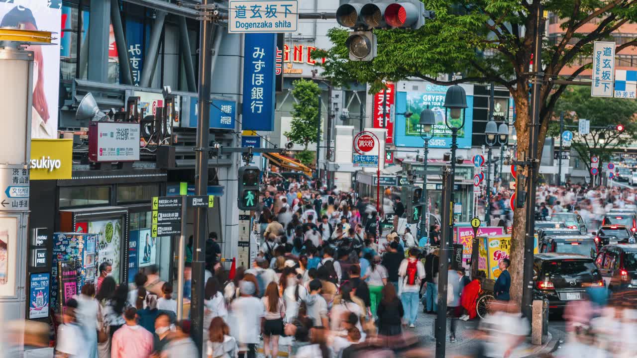 东京涩谷拥挤人行横道的延时拍摄视频下载