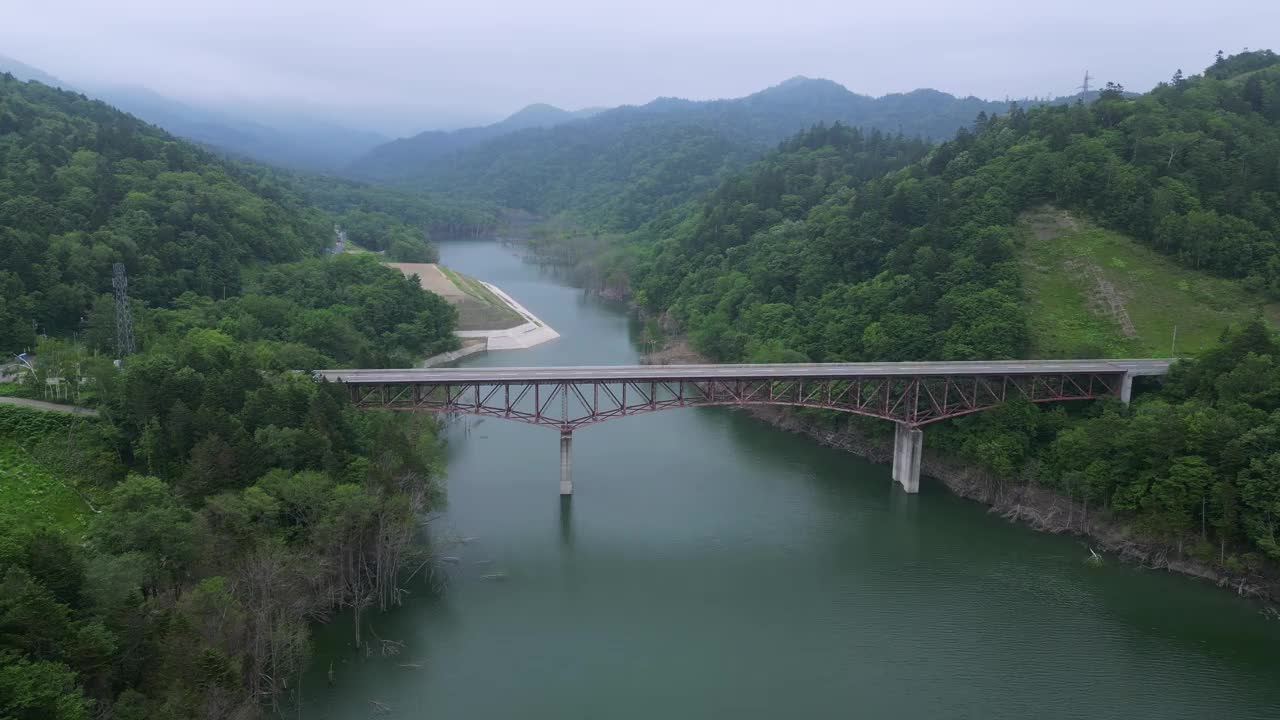 日本北海道夕张河上的桥视频下载