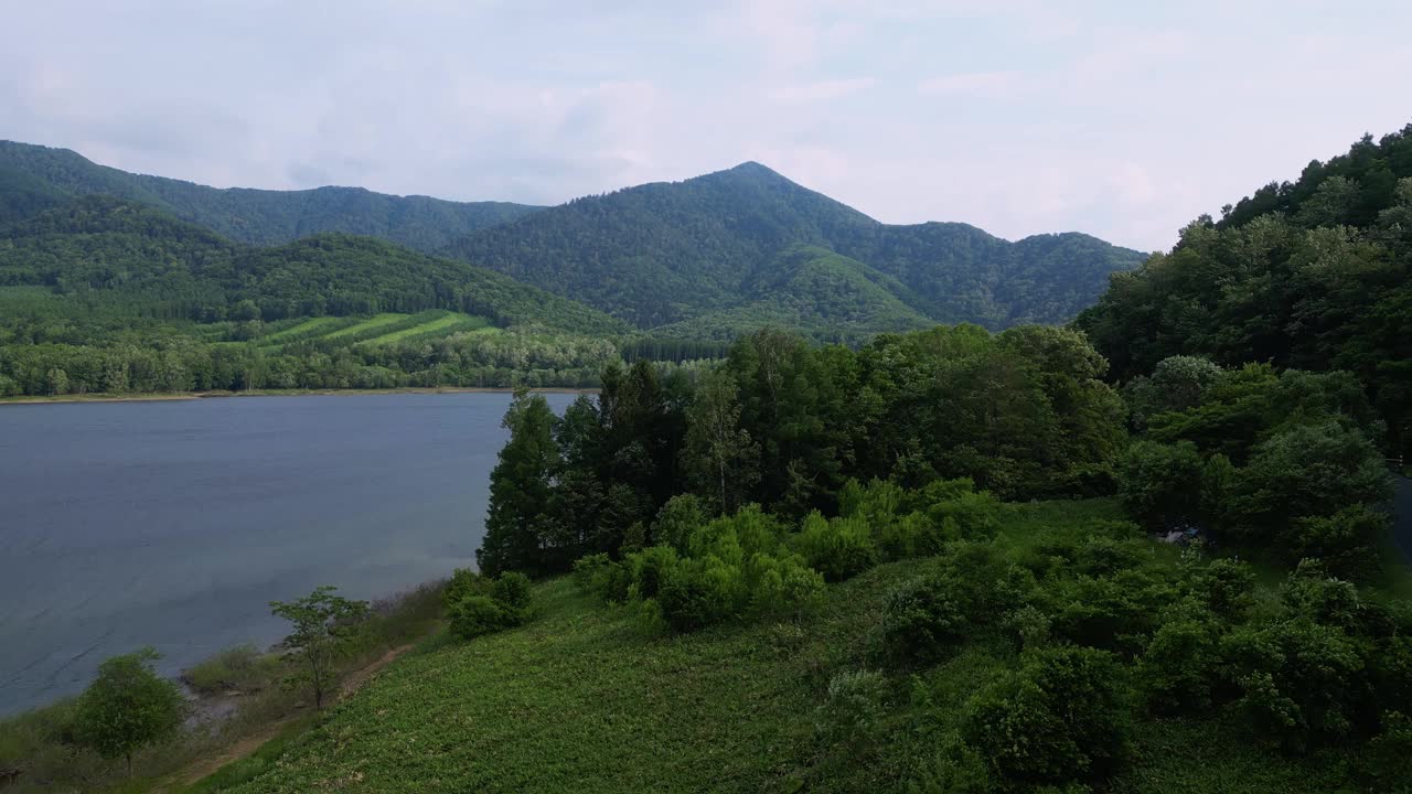 日本北海道金山湖航拍图视频下载