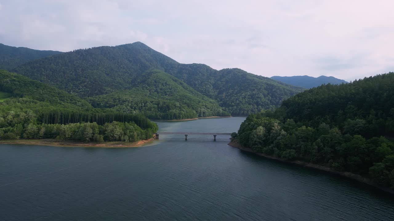 日本北海道金山湖航拍图视频素材