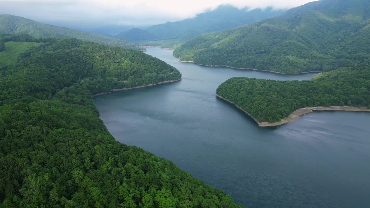 日本北海道戏剧性的湖泊视频下载