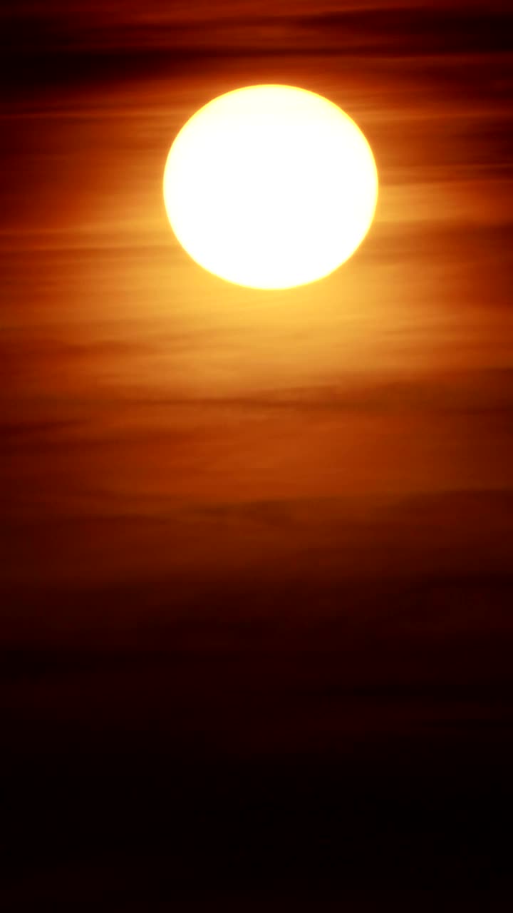 红紫色橙蓝色粉红4k晚霞天空云红紫色云景时移背景深红色紫色晚霞天空云时移4k晚霞快速移动滚动4k黑暗晚霞视频下载