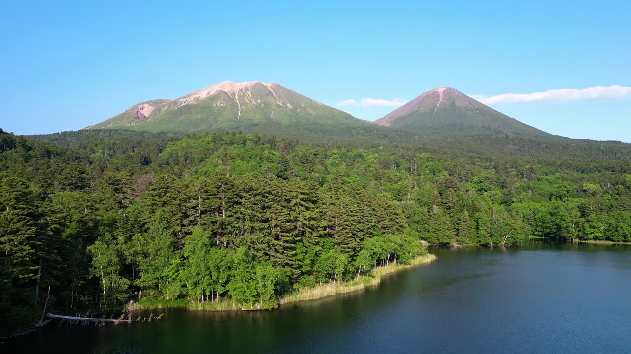 北海道的Onneto湖和Meakan火山视频下载