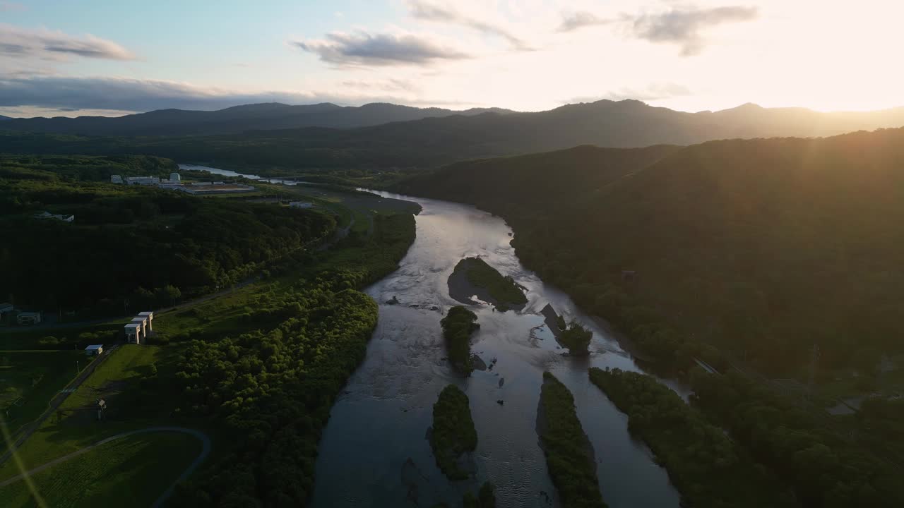 航拍于日本北海道石笠河的近景视频下载