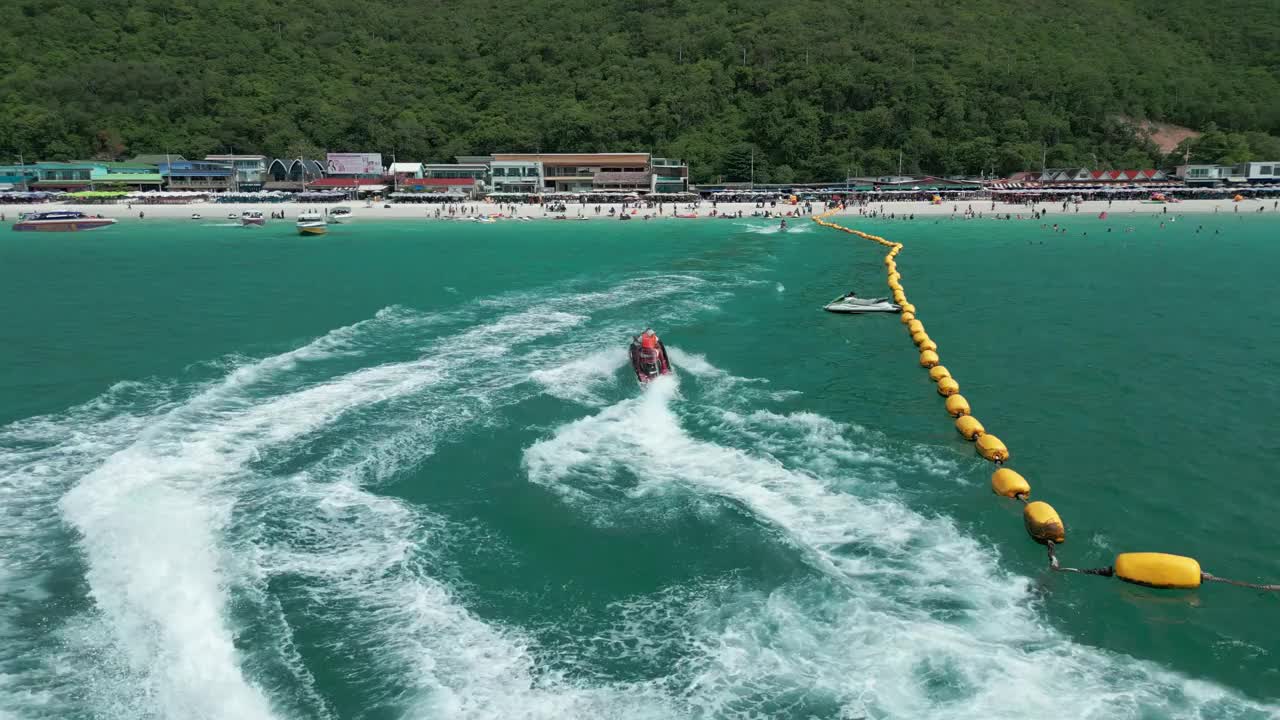 在泰国芭堤雅的Ko Lan Isnad的Samae海滩上的水上运动4K无人机视频-泰国无人机视频视频下载