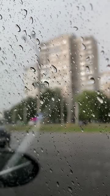 街上下雨，街上交通，雨点视频下载