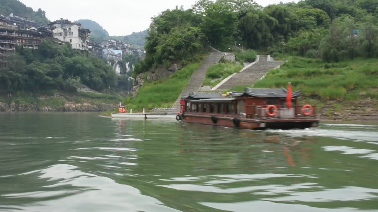 中国湖南永顺市芙蓉镇土家古镇孟东幽水河视频下载