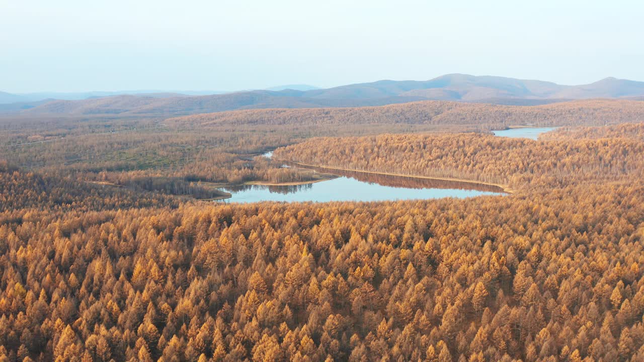 内蒙古阿里山秋季湖景航拍视频素材