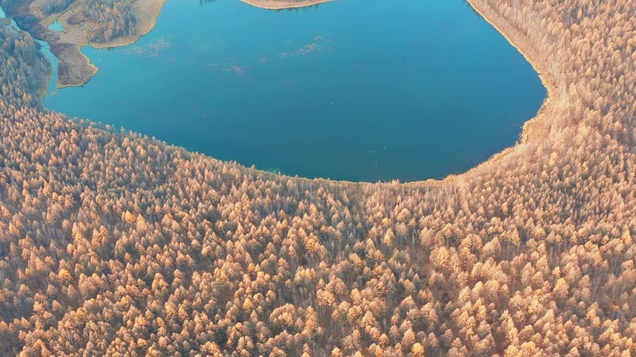 内蒙古阿里山秋季湖景航拍视频素材