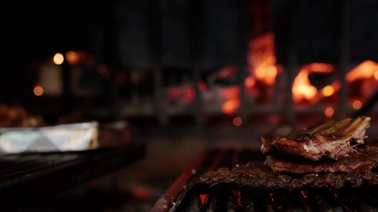 烤架上的食物视频下载