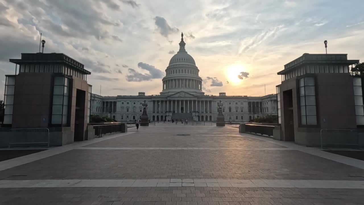 日落时的美国国会大厦-国会山-美国华盛顿特区视频下载