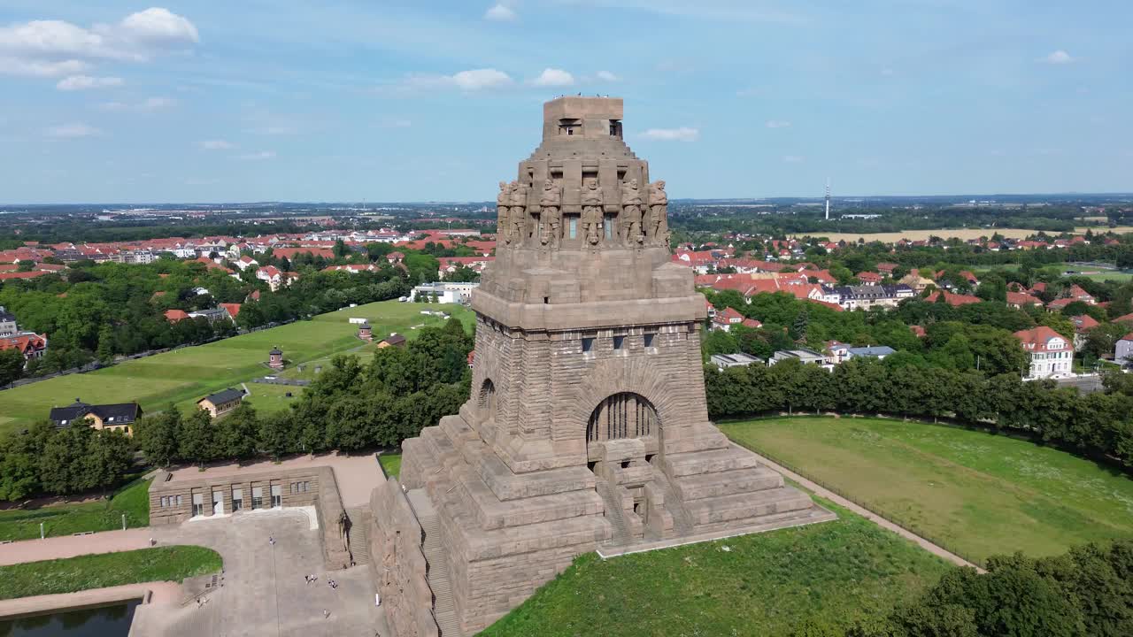 1813年莱比锡万国大战纪念碑的航拍圆形照片，“Völkerschlachtdenkmal”视频下载