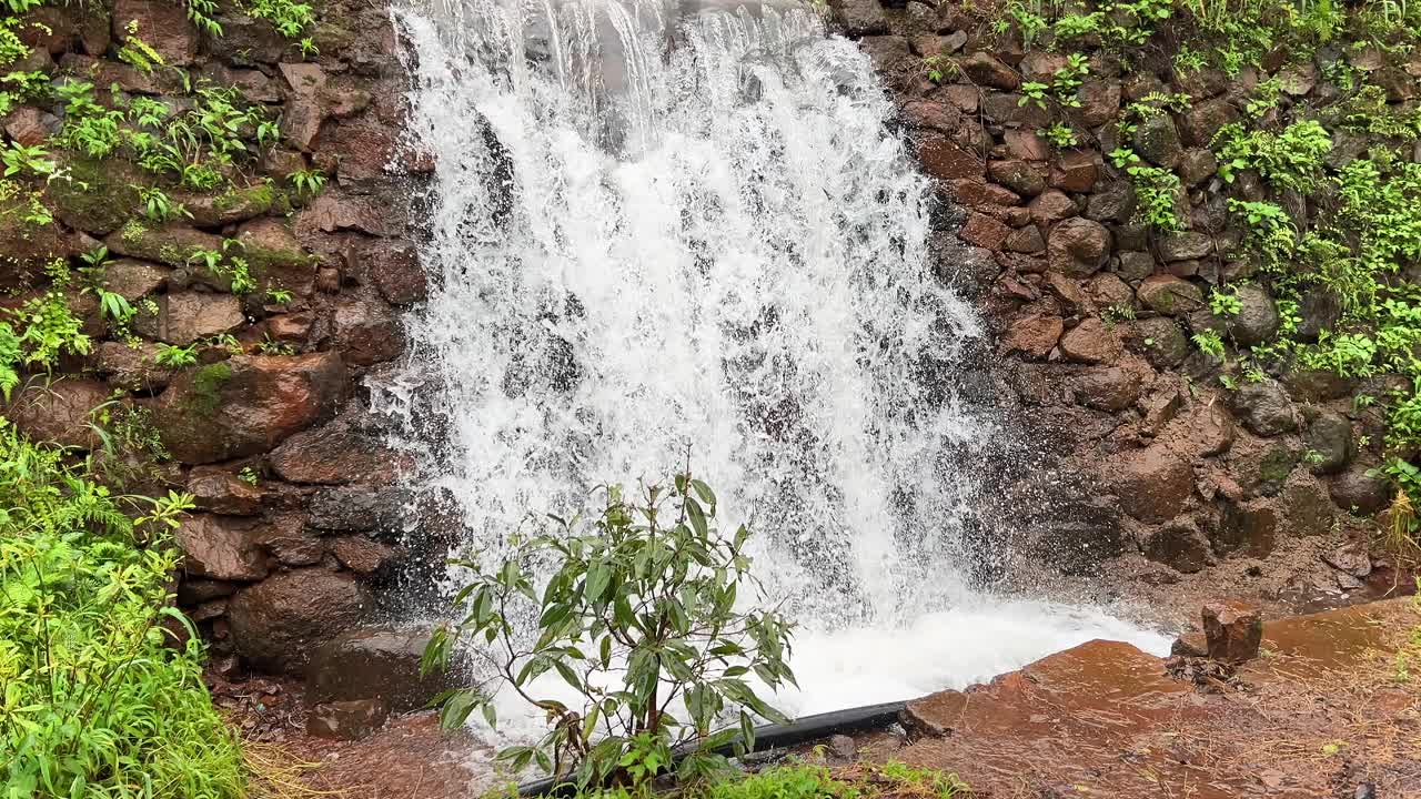 雨季的瀑布视频素材