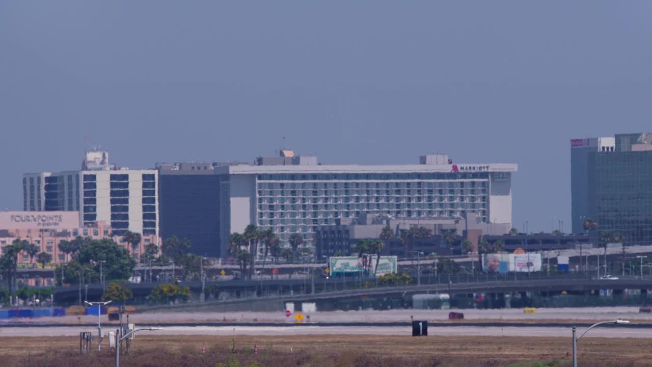 阿联酋航空A380着陆视频素材