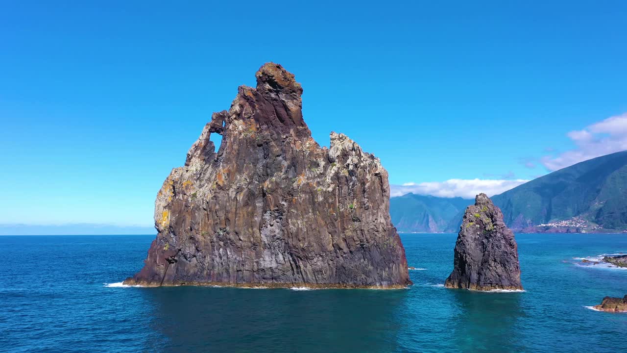 大西洋里贝拉达贾内拉火山岩组。葡萄牙马德拉。无人机航拍视频下载