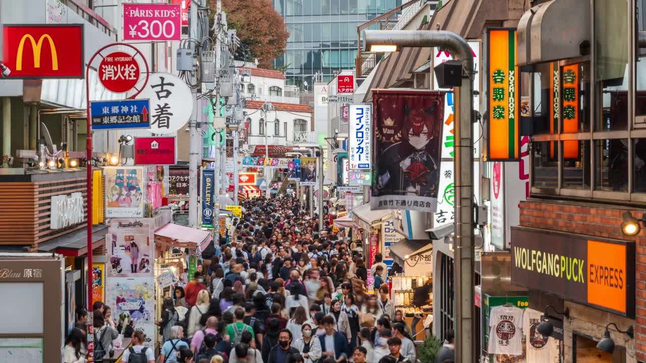 日本东京涩谷原宿著名的竹下街，人群随时间推移，放大视频下载