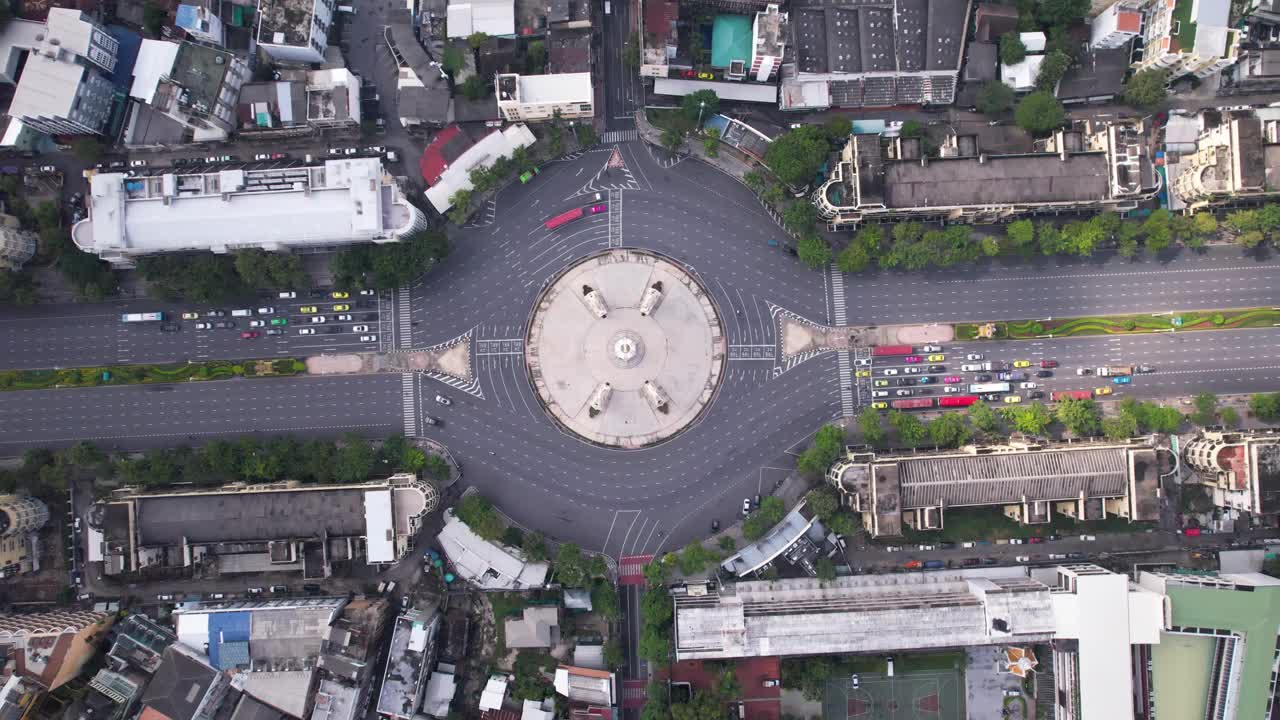 无人机拍摄的泰国曼谷交通和环岛鸟瞰图视频素材