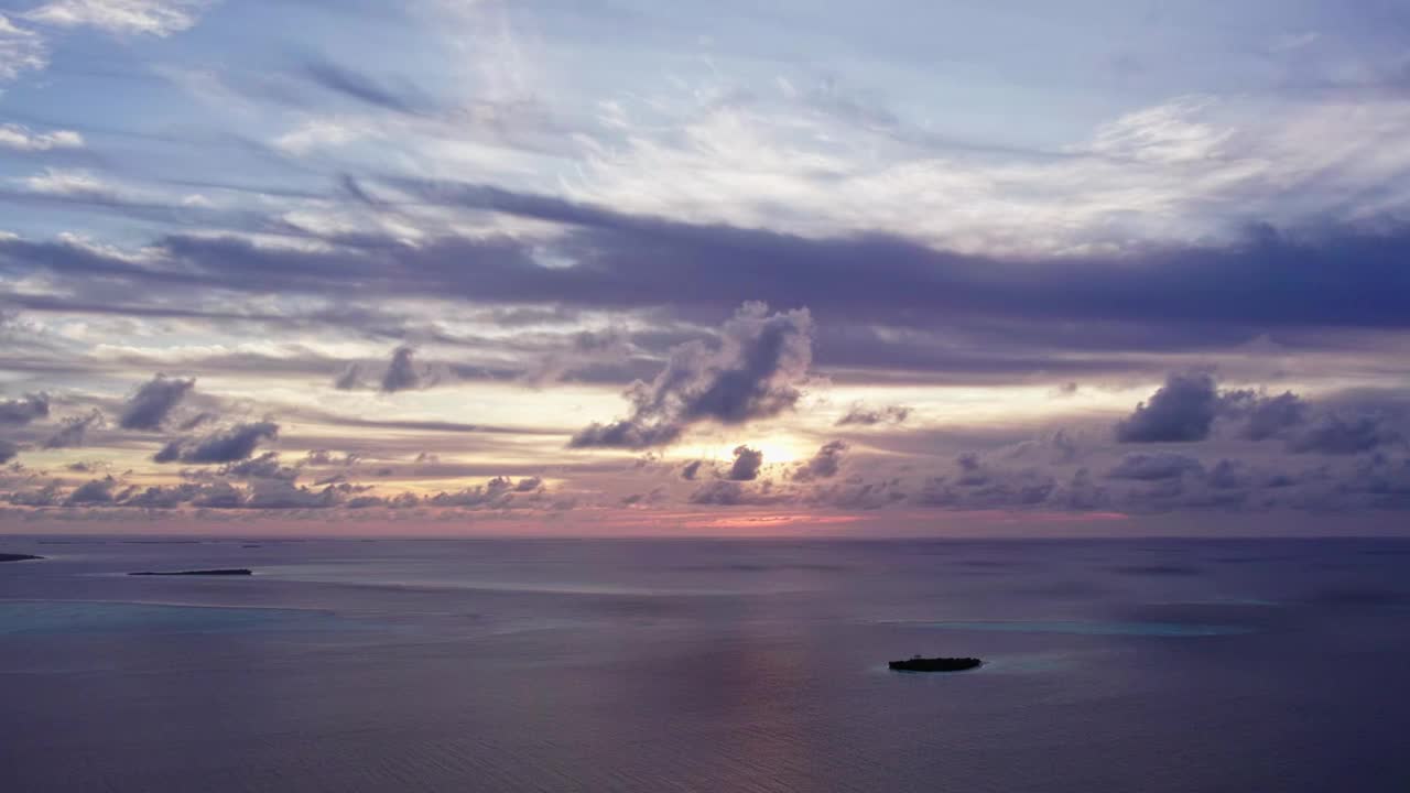 马尔代夫日落时的海景视频下载