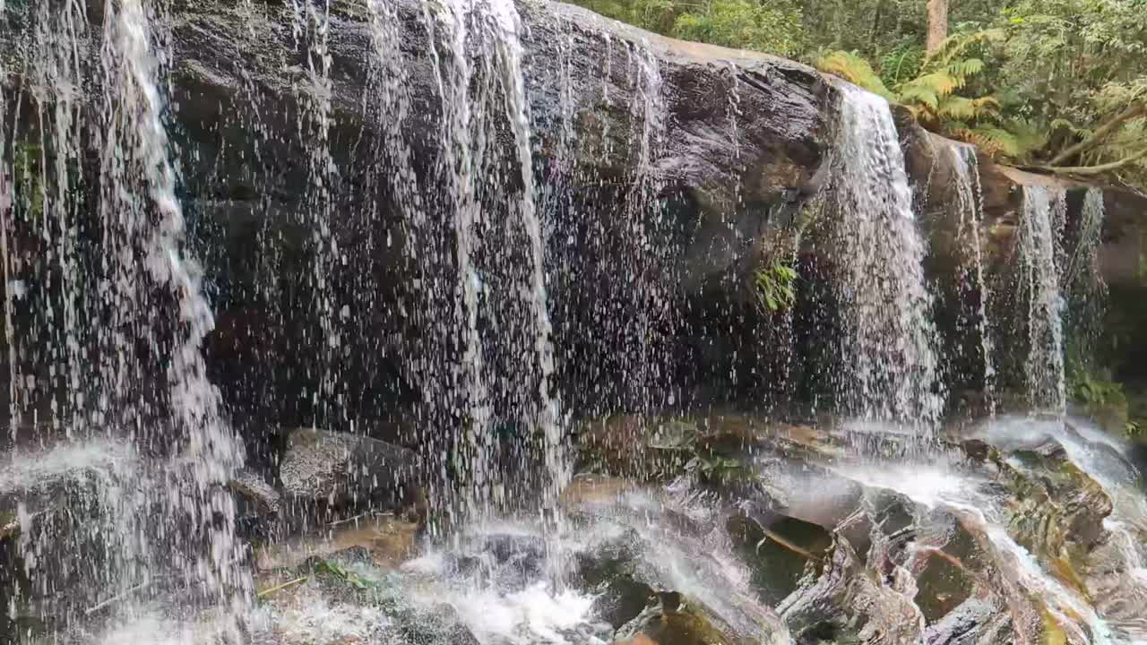 水以慢动作落下视频下载