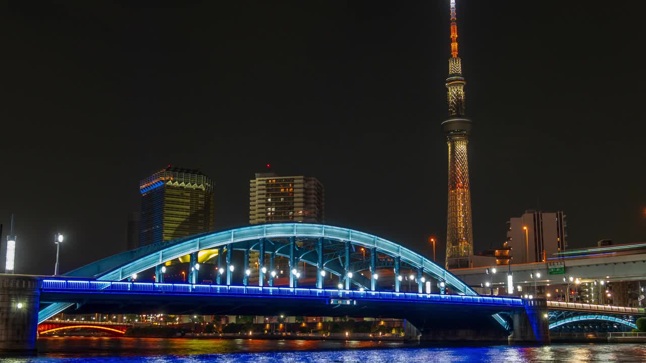 东京天空塔在夜空下的延时拍摄视频下载