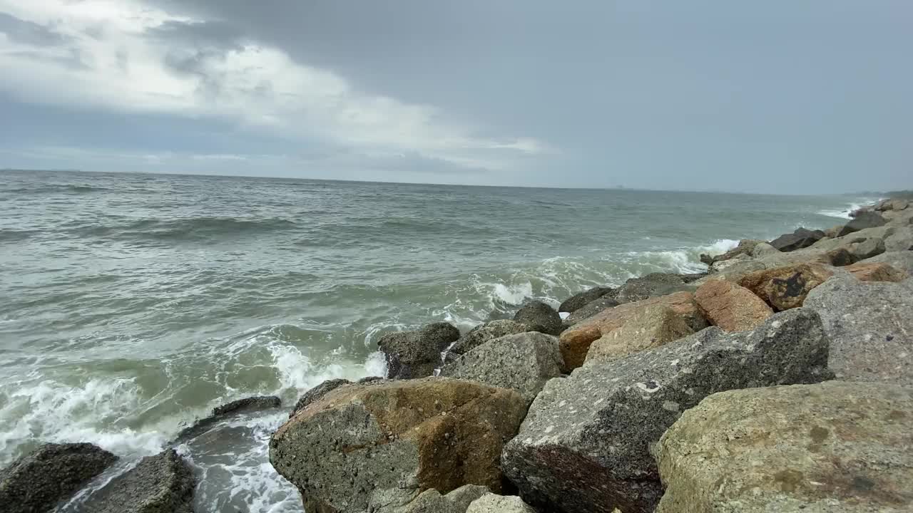 海浪冲击海岸视频下载