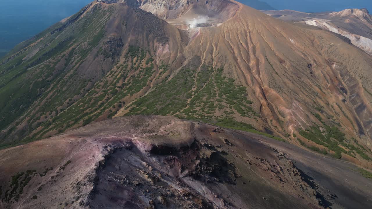 日本密干火山夏季航拍图视频下载