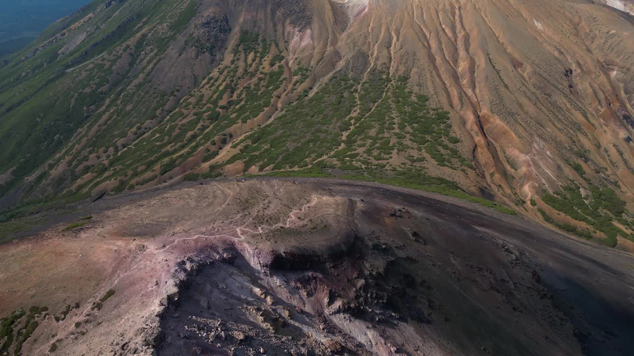 日本密干火山夏季航拍图视频下载