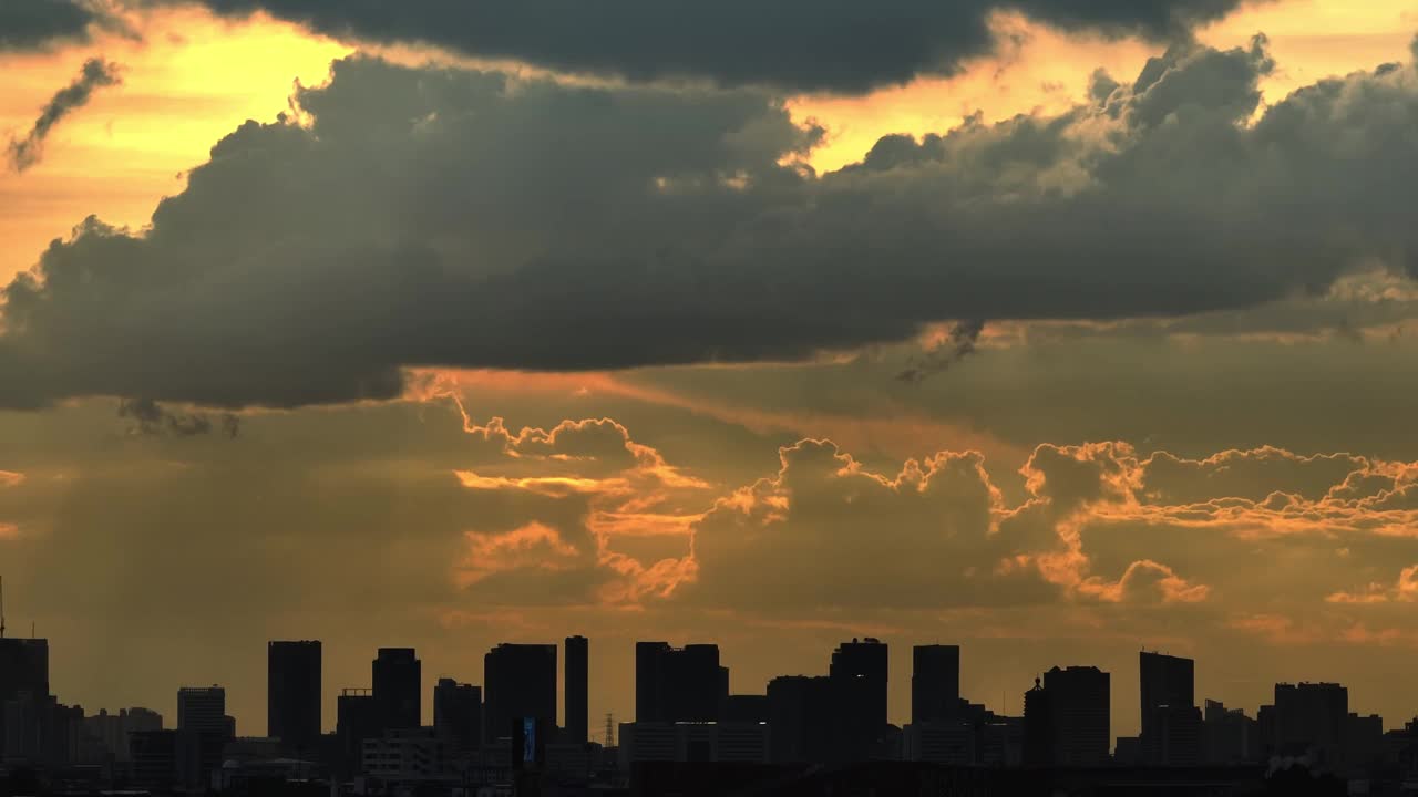 美丽的晚霞和曼谷城市的天际线视频素材