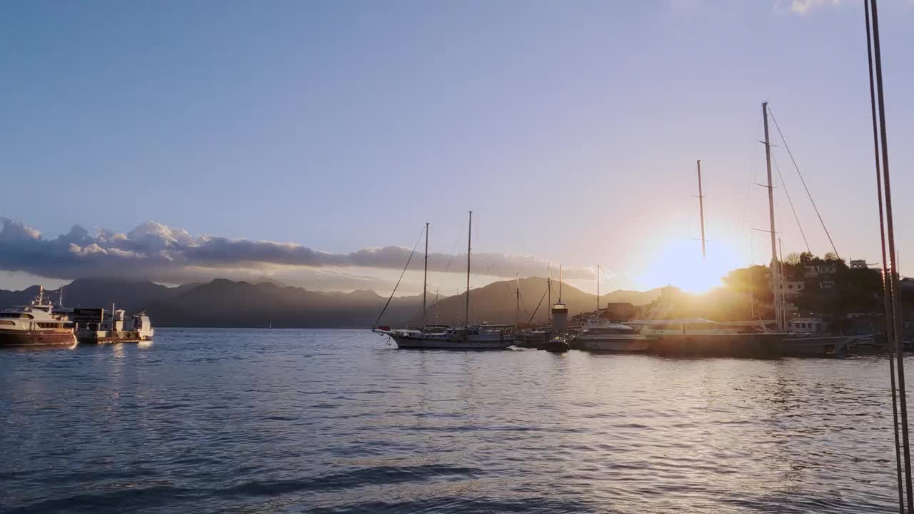 马尔马里斯海岸游艇之旅视频素材