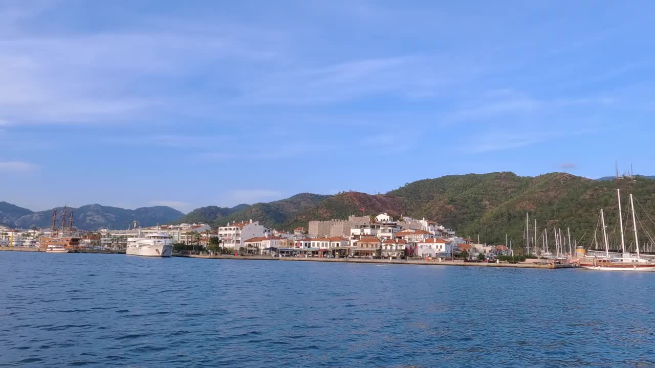 马尔马里斯海岸游艇之旅视频素材