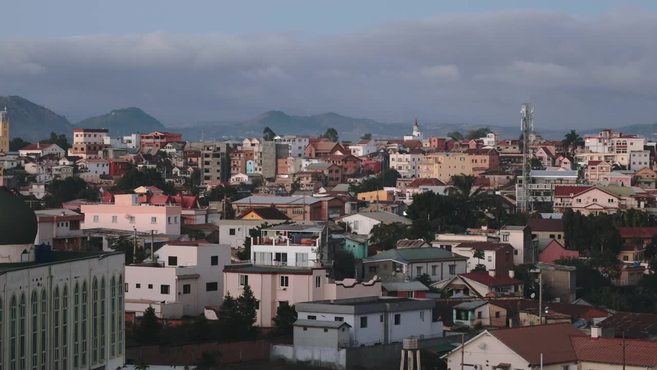 塔那那利佛住宅建筑全景图视频下载