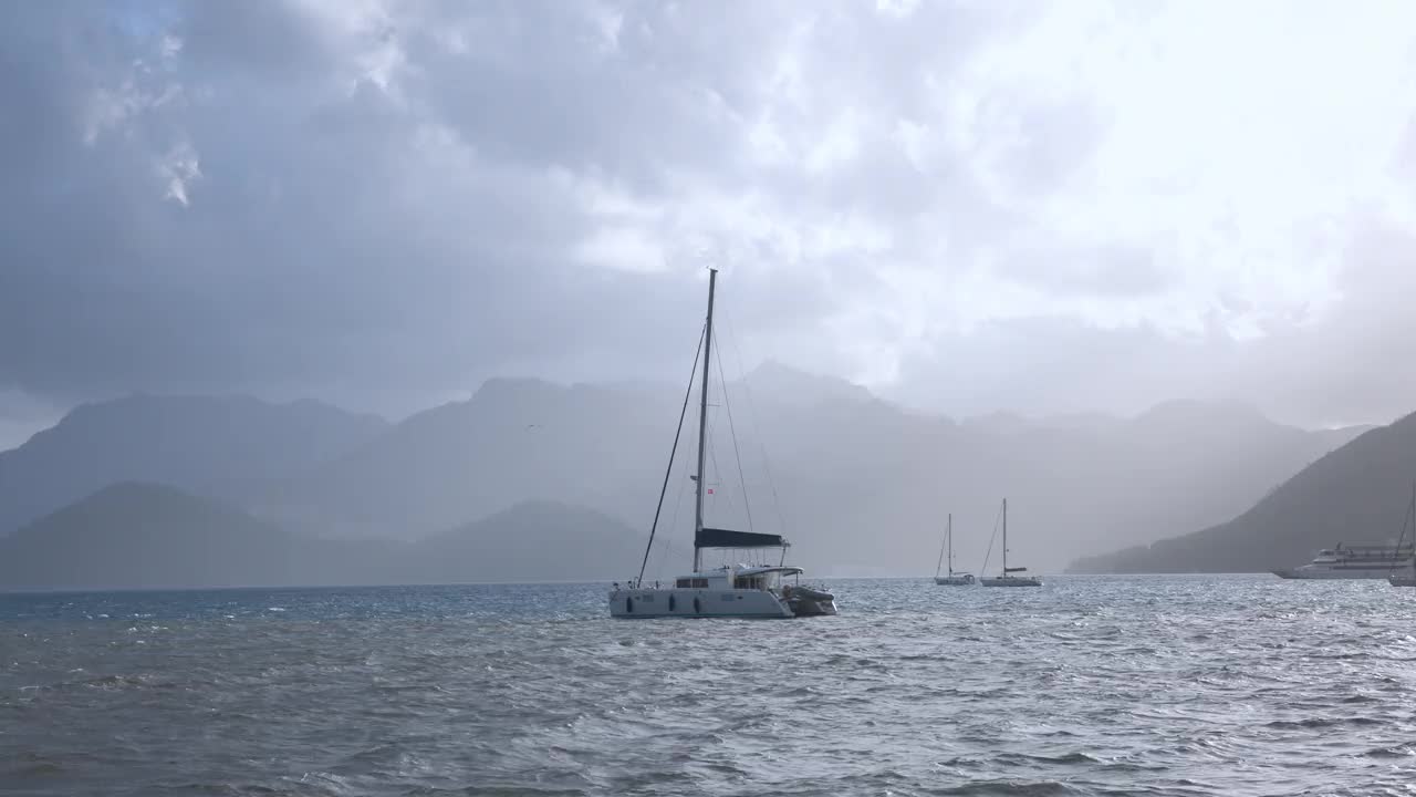 马尔马里斯海岸上的游艇视频素材