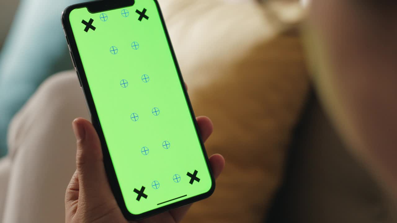 特写使用手机绿屏视频素材