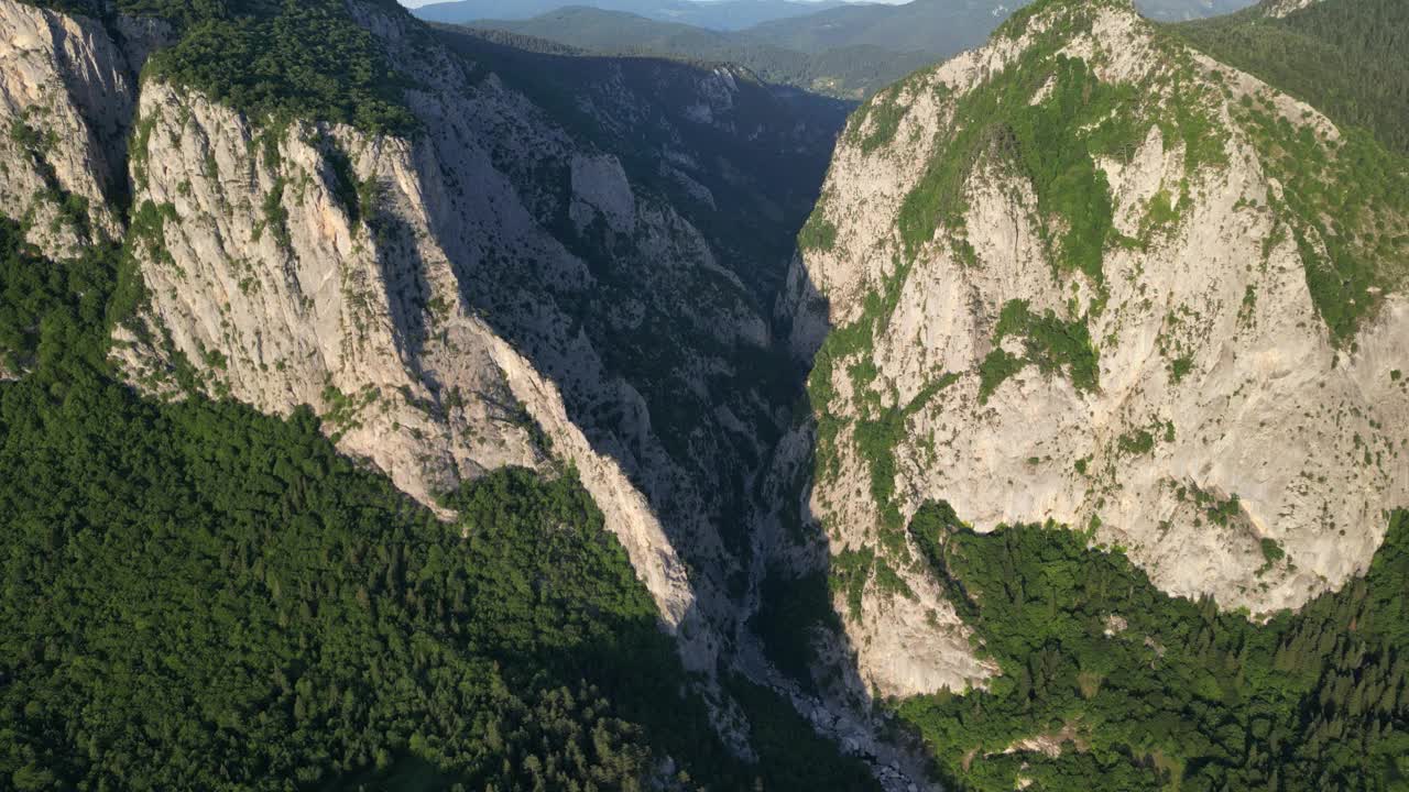 土耳其Kastamonu的Ersizlerdere峡谷鸟瞰图视频素材