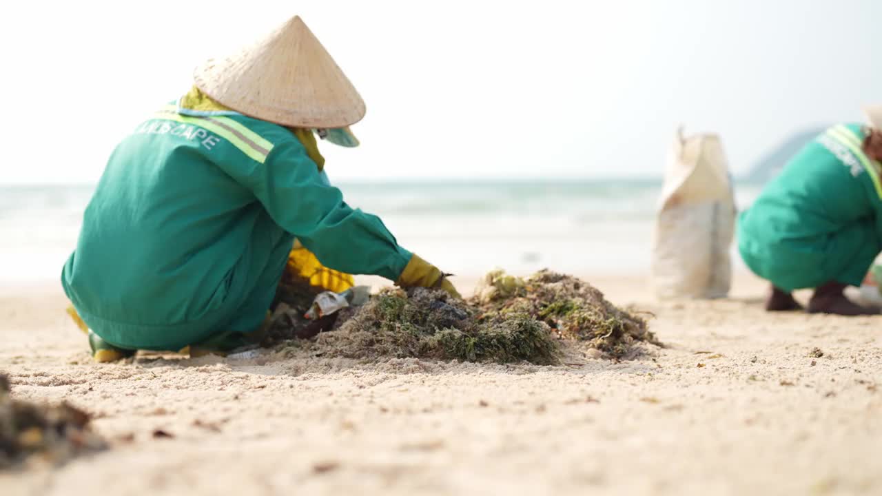 志愿服务和回收概念。4 k视频素材