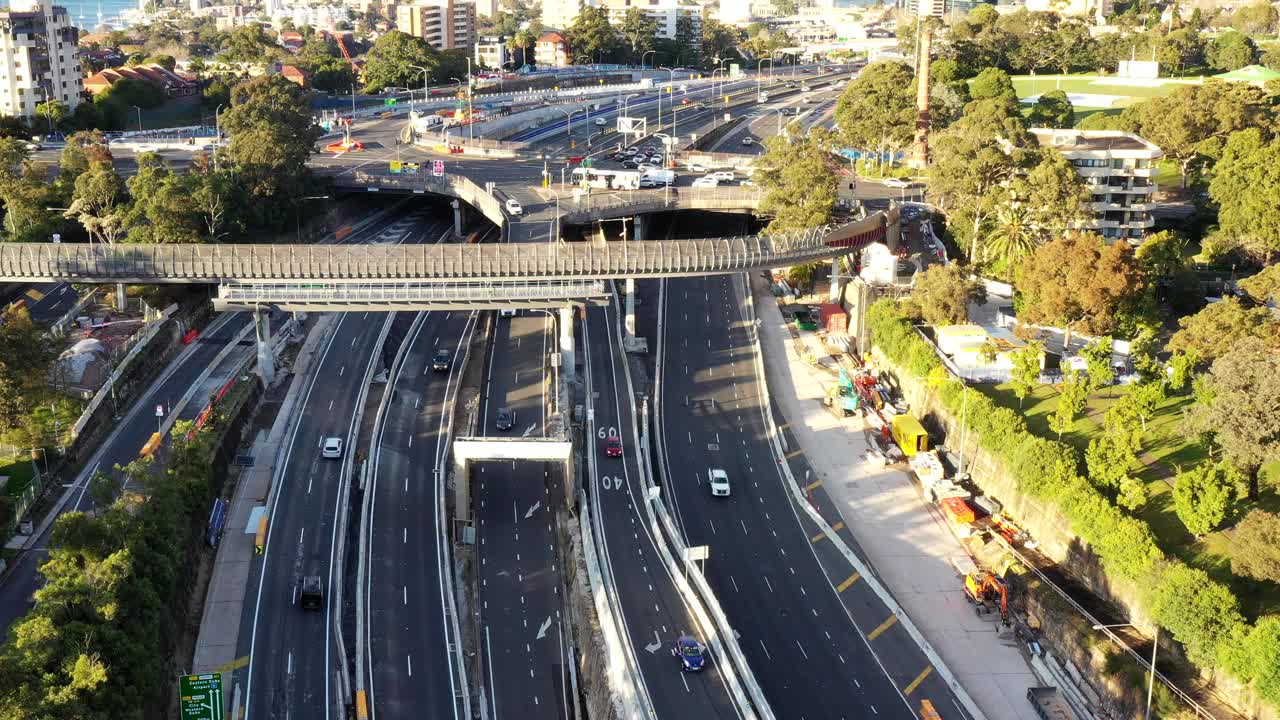 公路建设无天回视频下载