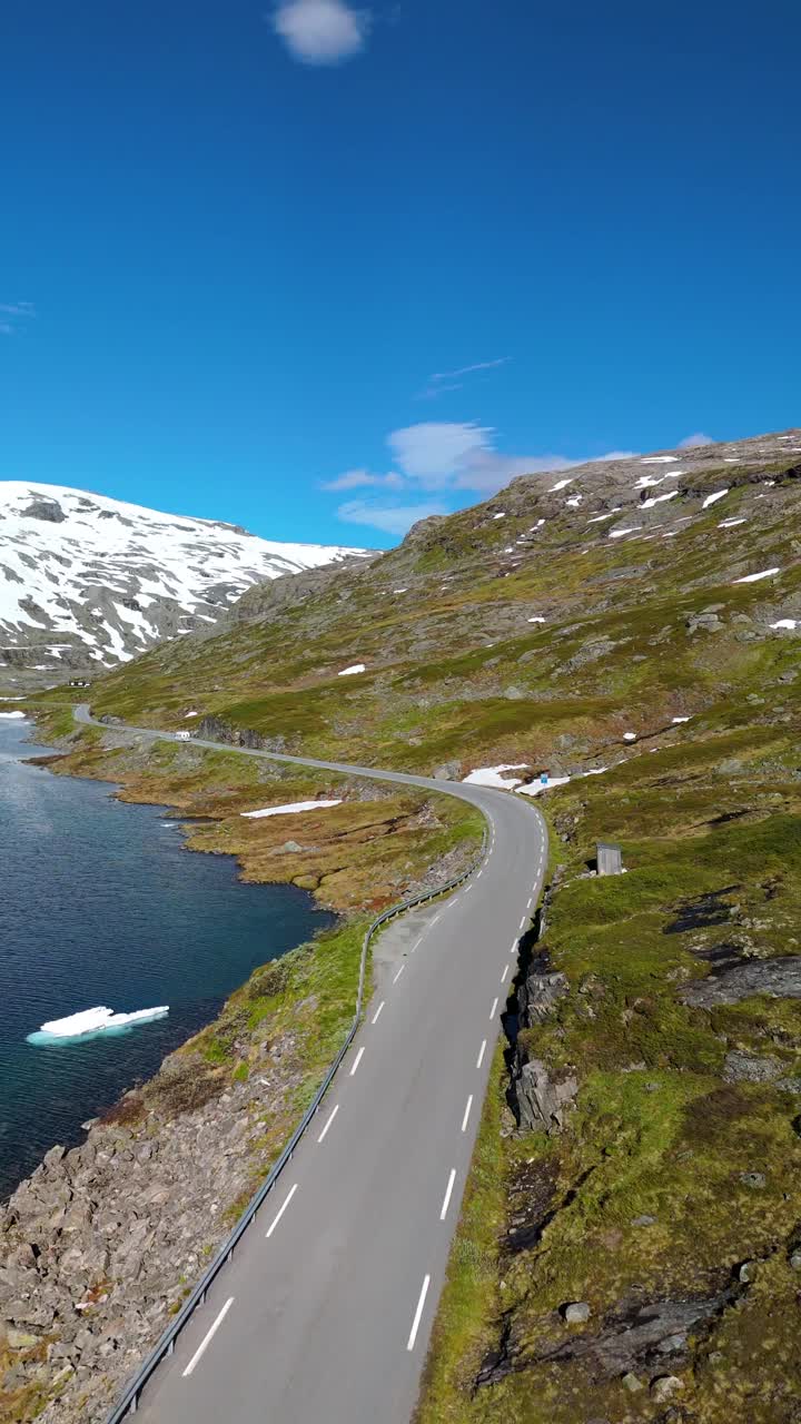 在挪威Langvatnet的Geirangerfjord附近体验风景优美的海岸公路视频素材